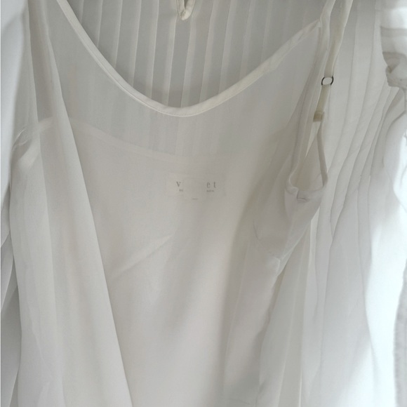 White Blouse with Pleats and Ruffle - Picture 3 of 5